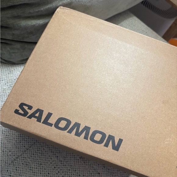 Salomon Brown Cardboard Shoe Box with Black Logo - Picture 2 of 5